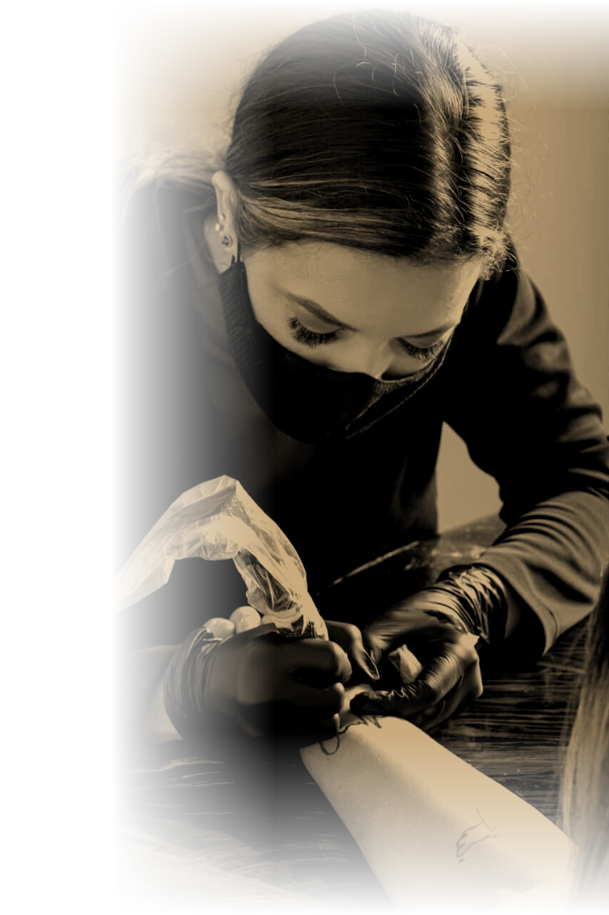 Karol Andrade — Artista Tatuadora